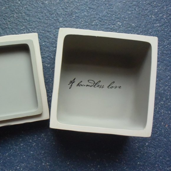 Willow Tree "Hug" Keepsake Box Child & Dog - Picture 6 of 10